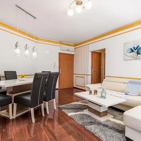 All For You - With A Swimming Pool Appartement